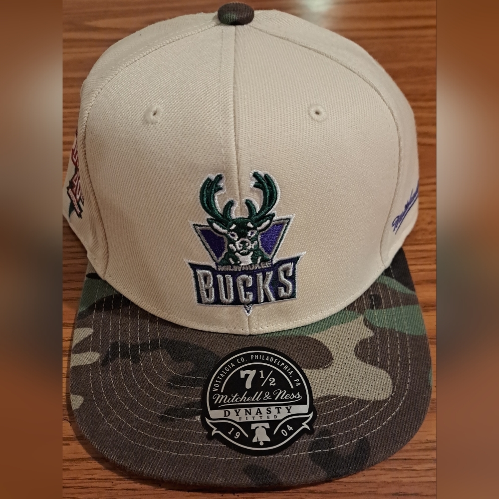 Mitchell & Ness Hardwood Classic Bucks Fitted Cap